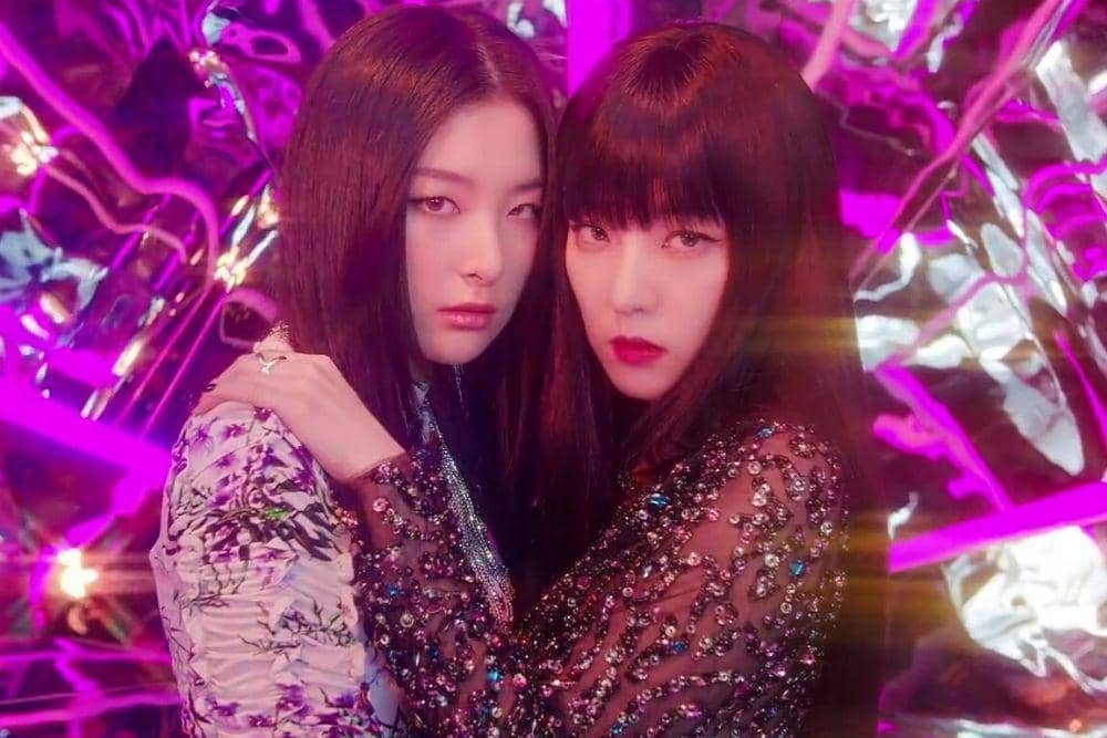 Tampil Beda, Begini Riasan Irene dan Seulgi di Music Video 'Monster'