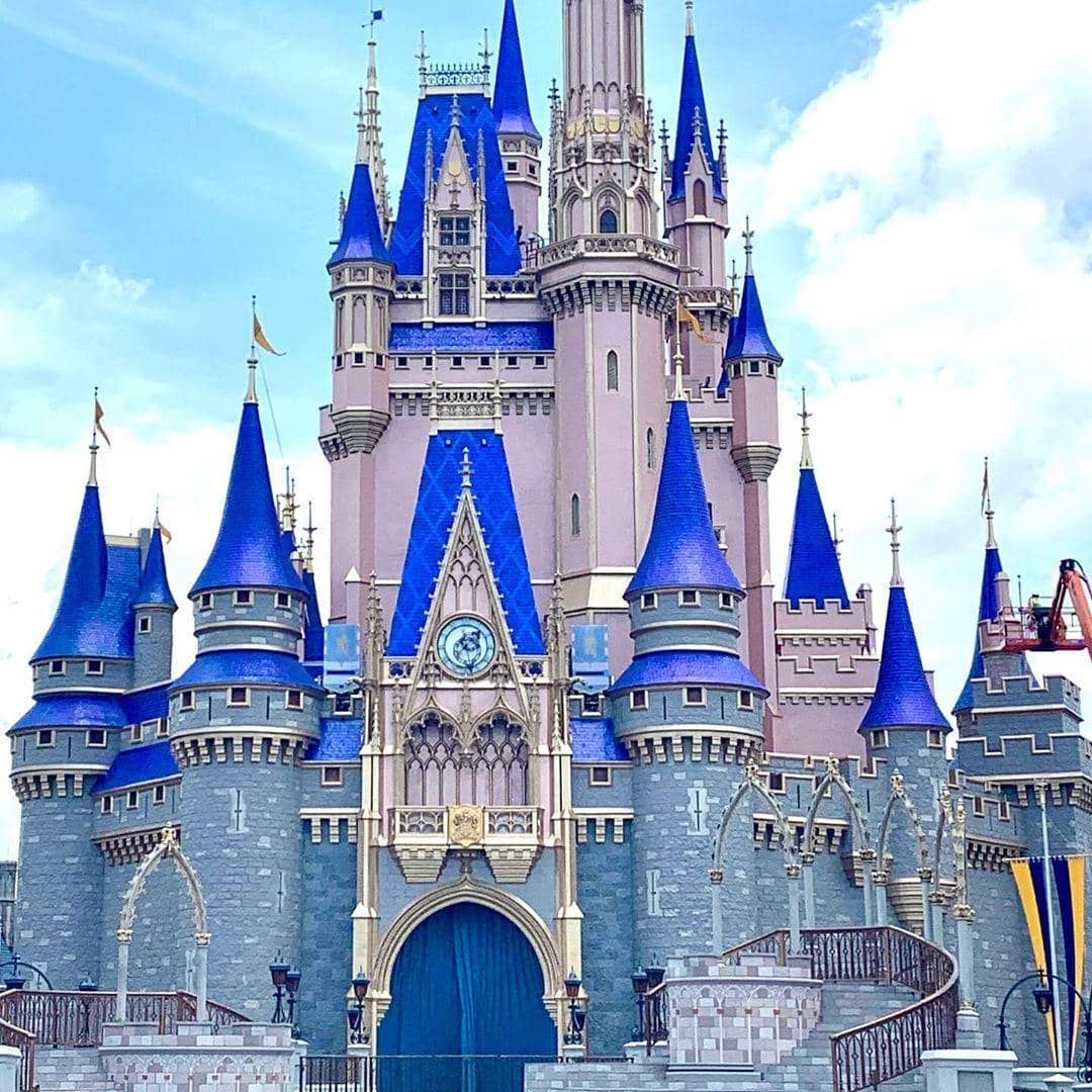 Instagram.com/attractionsmagazine