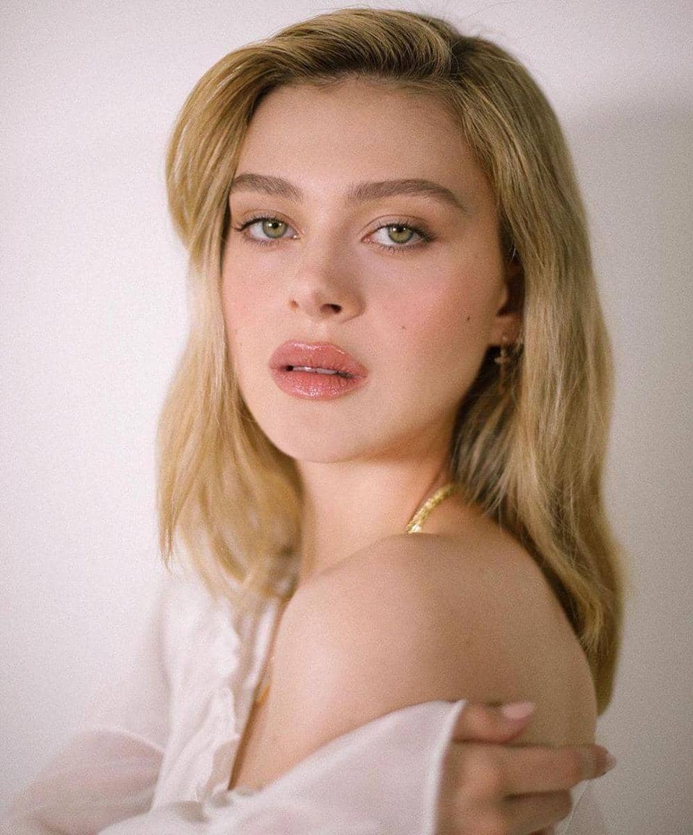 instagram.com/nicolaannepeltz