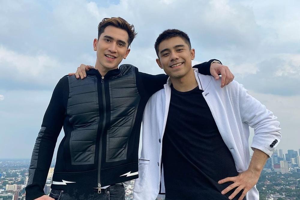 10 Bukti Verrell Bramasta dan Riza Syah Layak Disebut Bromance Goals