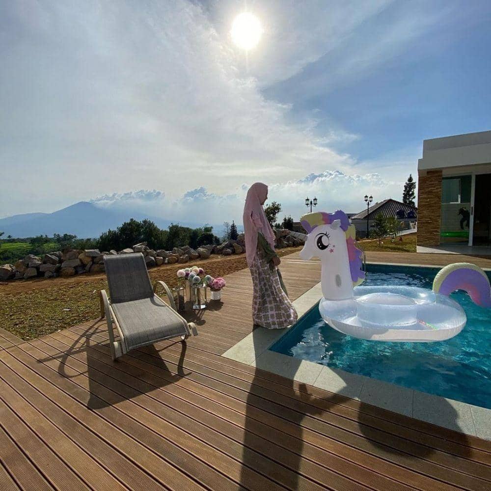 Instagram.com/apriljasmine85