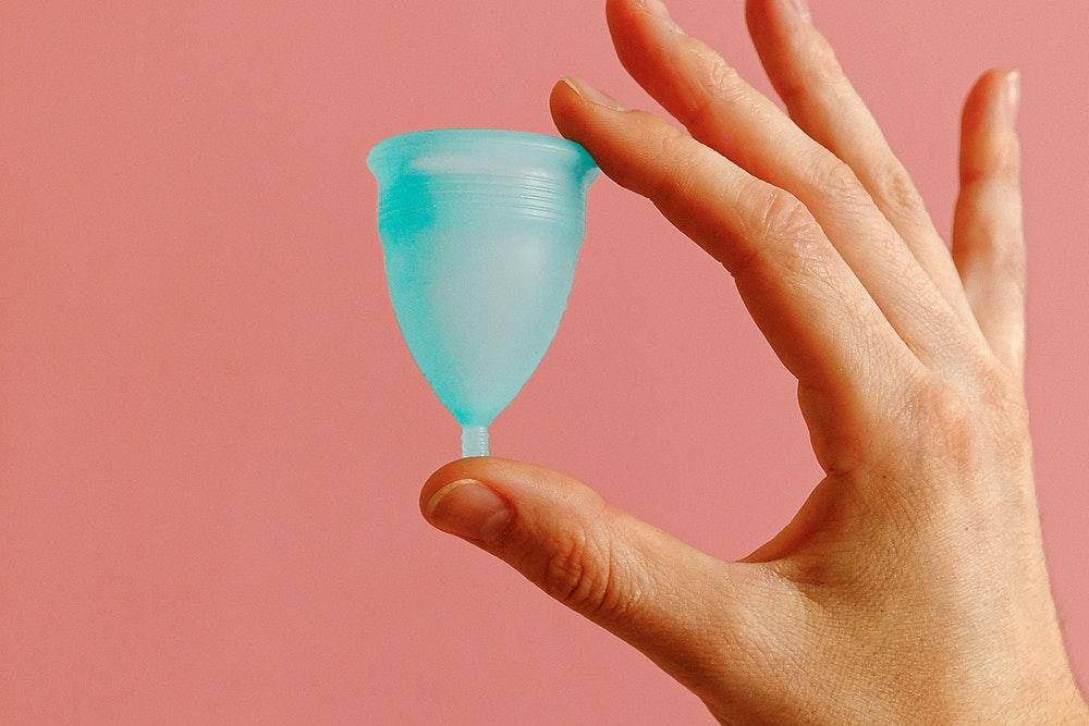 Nggak Sakit, Ini 7 Tips Memasang Menstrual Cup untuk Pertama Kalinya