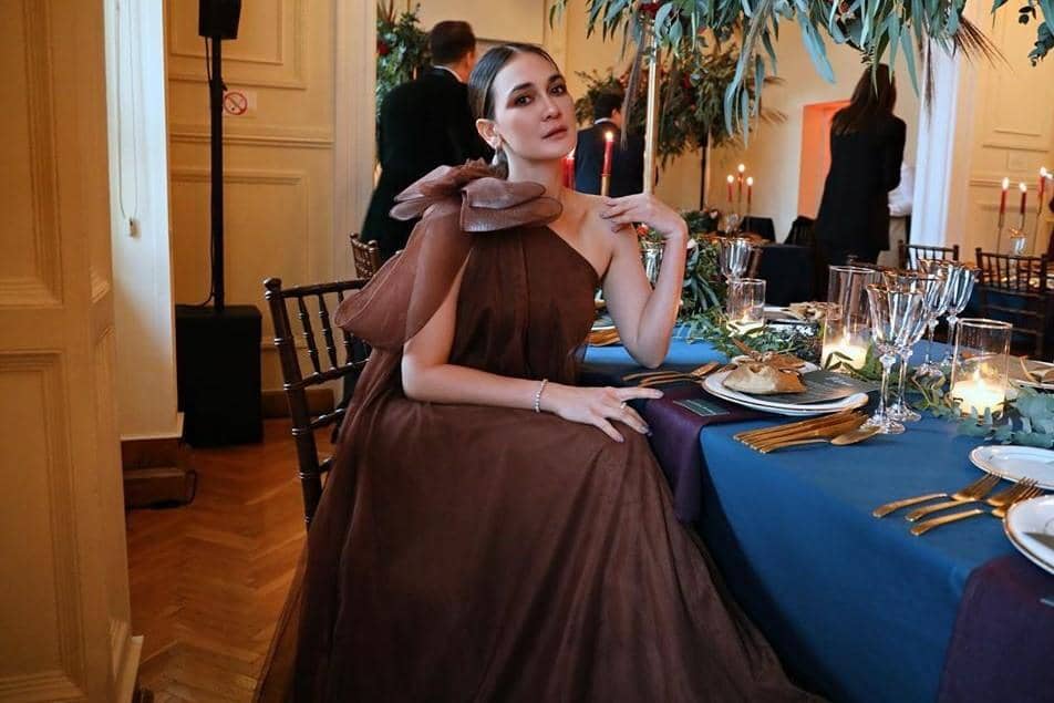 Ulang Tahun ke-37, Ini Bukti Luna Maya Punya Gaya Glamor yang Berkelas