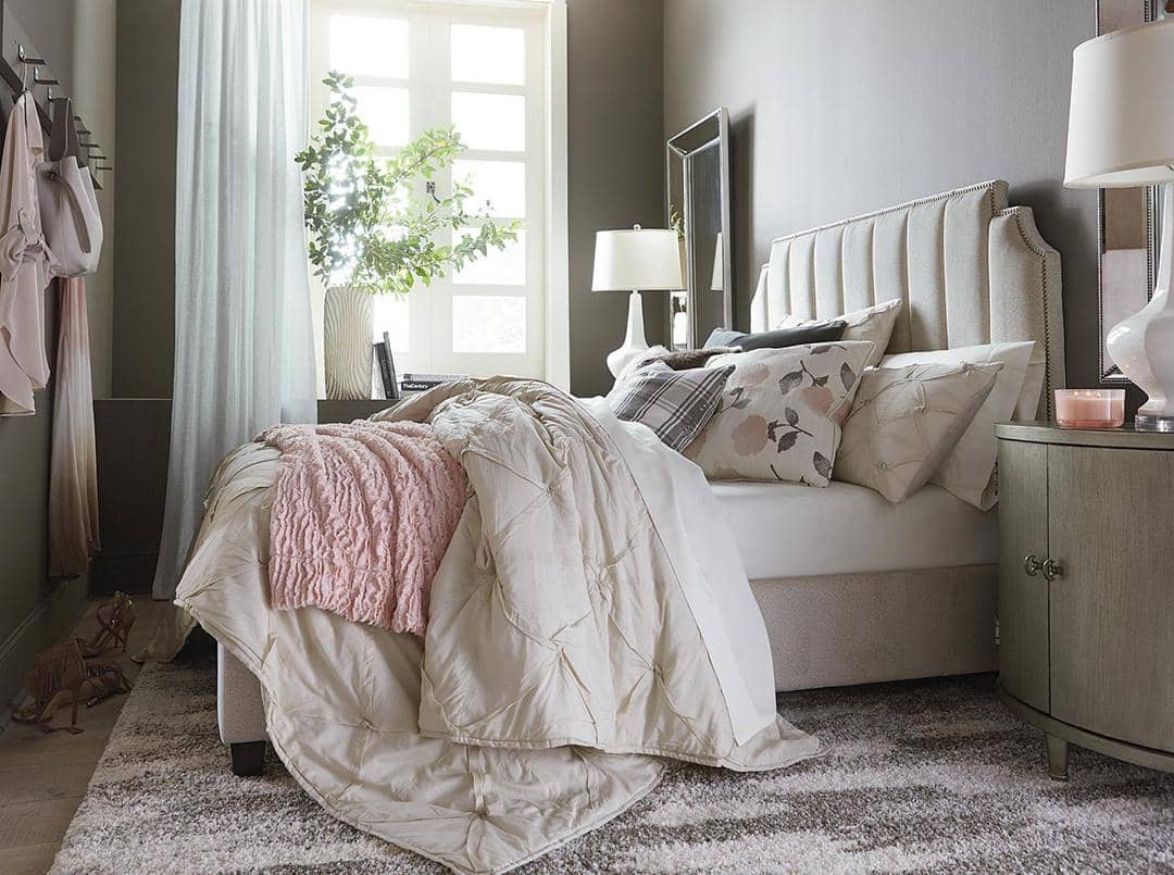 bassettfurniture.com