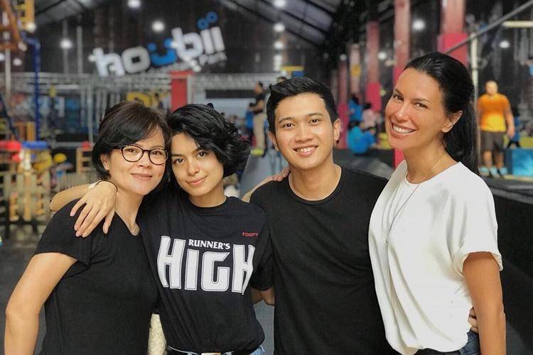 10 Kedekatan Sophia Latjuba dan Pacar Eva Celia, Calon Mertua Idaman!