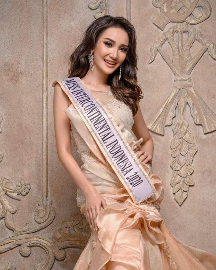 Instagram.com/bellaapriliasant