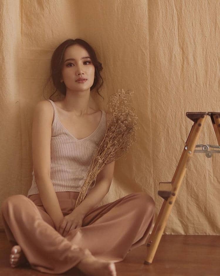 Instagram.com/bellaapriliasant