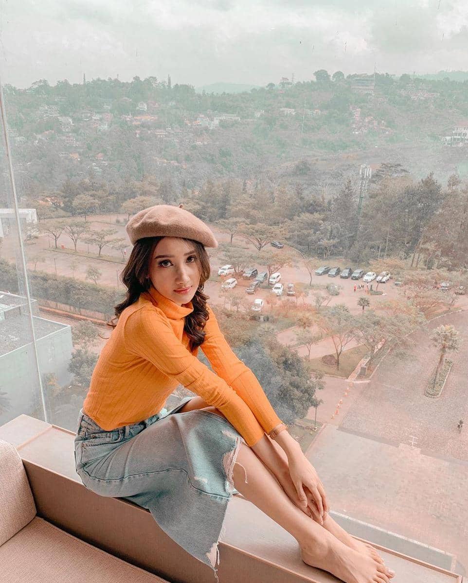 Instagram.com/bellaapriliasant