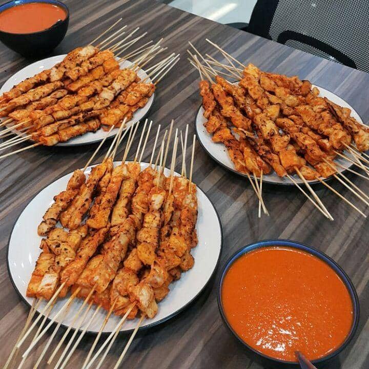 instagram.com/ ekawatililik