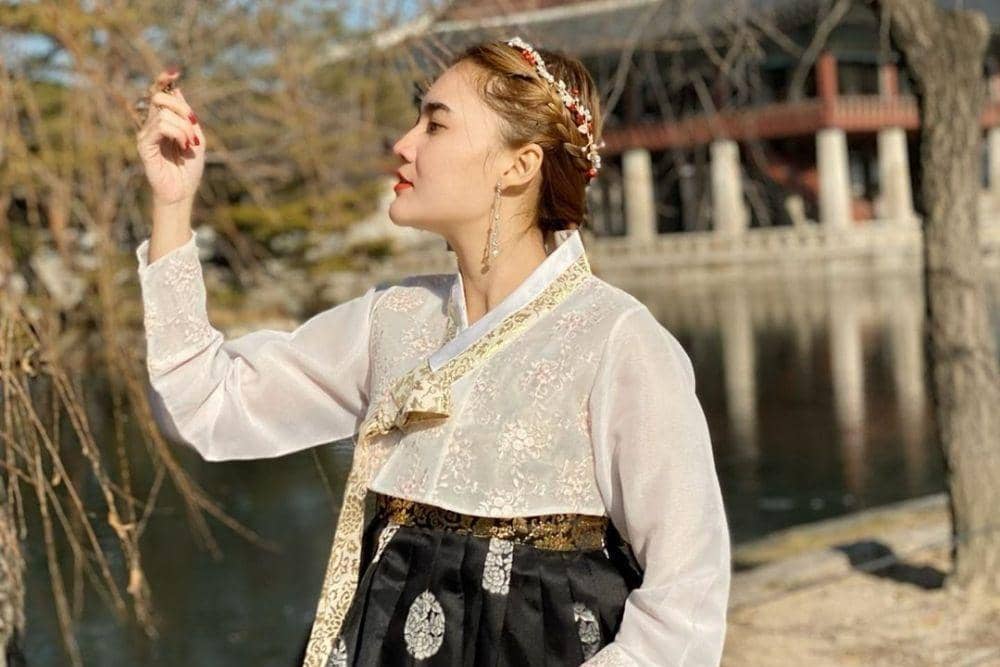 instagram.com/nellakharisma