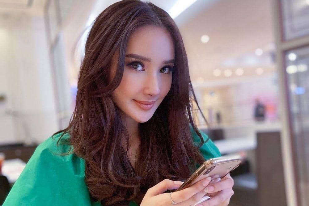 instagram.com/bellaapriliasant