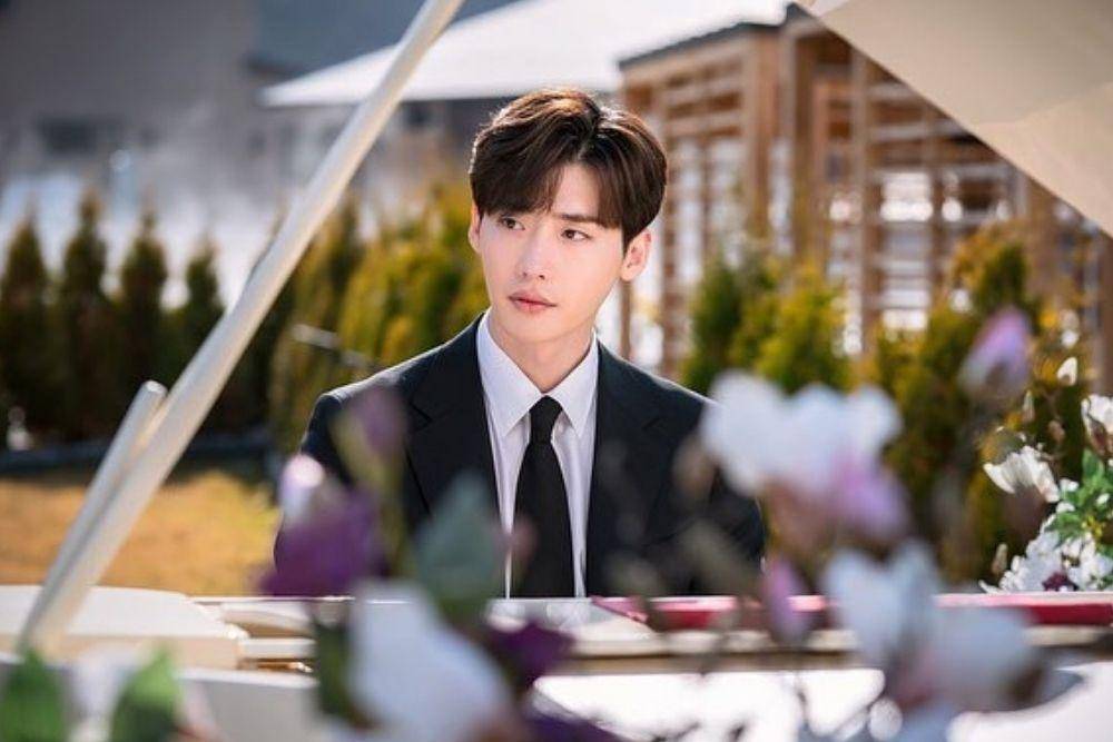 Menginjak Usia 31 Tahun, Yuk Intip Transformasi Lee Jong Suk! 