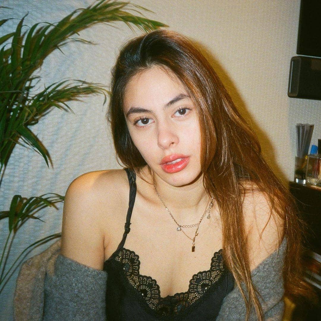 Instagram.com/valerieethomas