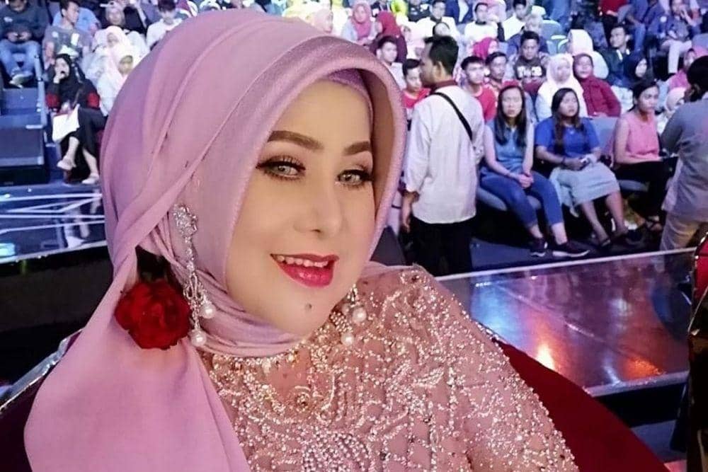 instagram.com/elvy_sukaesih