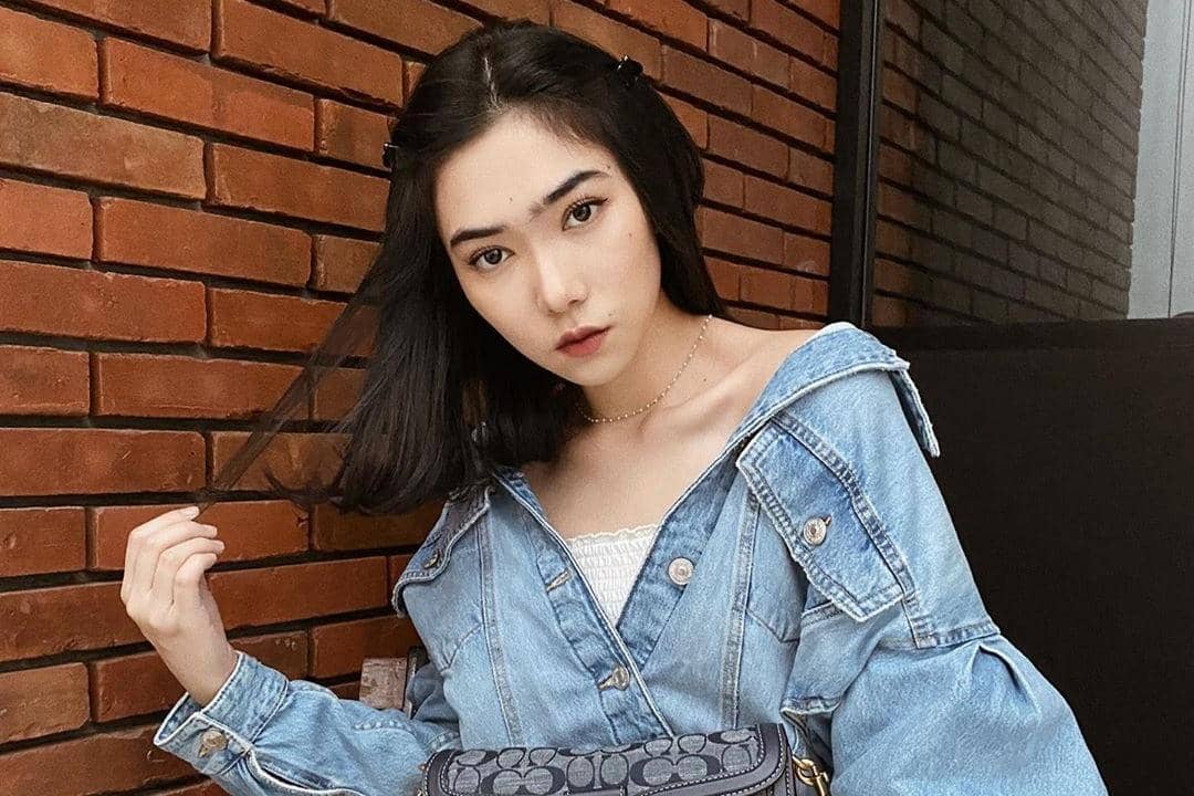 Instagram.com/isyanasarasvati