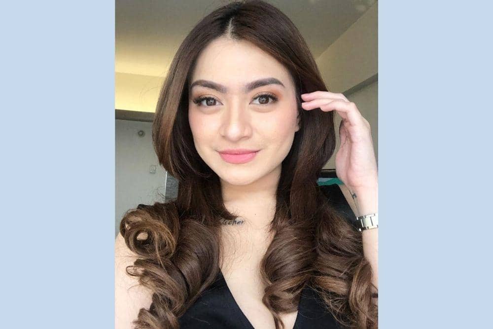 instagram.com/nathalieholscher