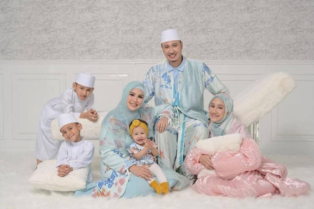 Instagram.com/kartikaputriworld, riomotret