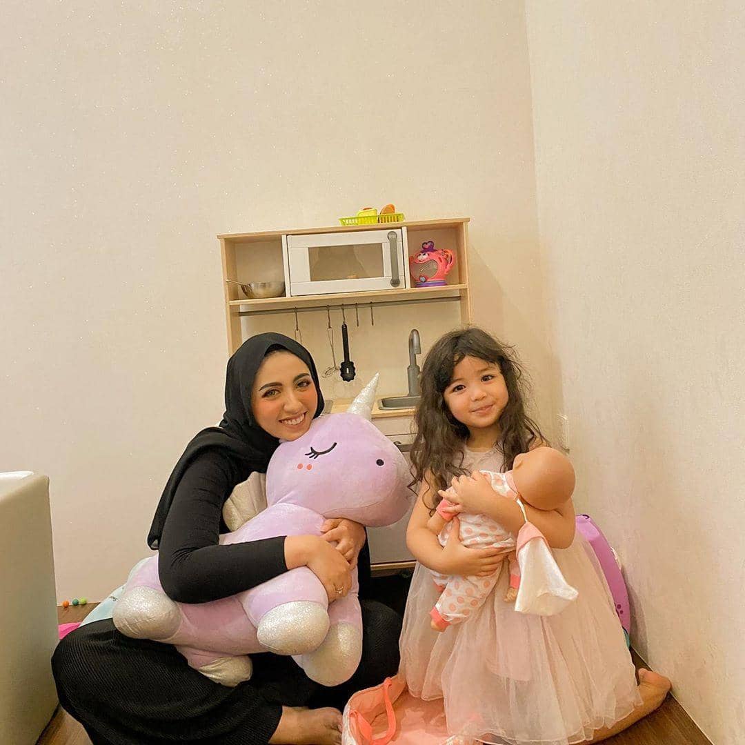 Instagram.com/vickyalaydrus