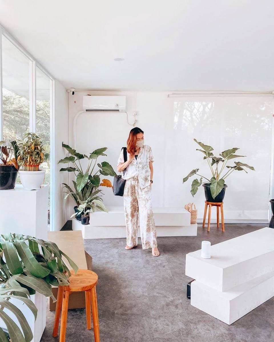 instagram.com/ vanissakaris