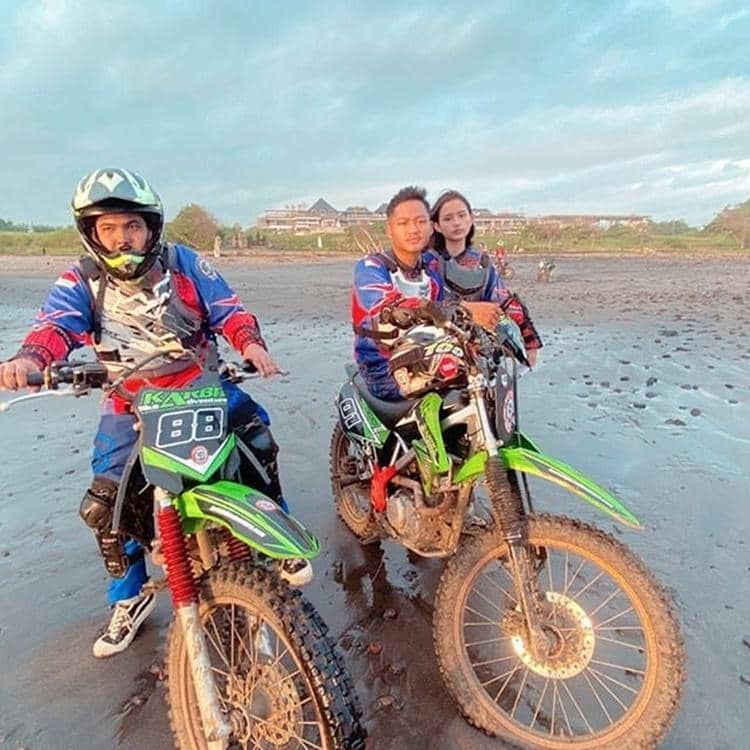 Instagram.com/azriel_sarah_fans