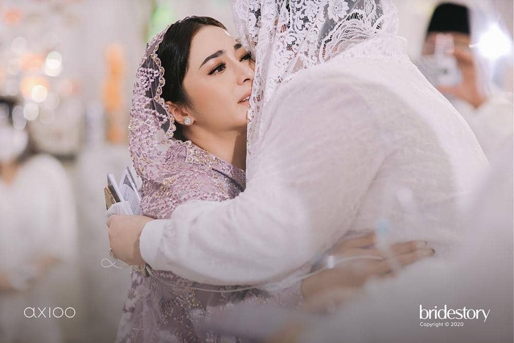 Instagram.com/thebridestory, axioo