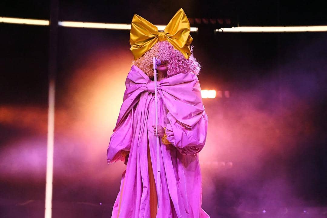 10 Artis dengan Gaya Terbaik di Billboard Music Awards 2020