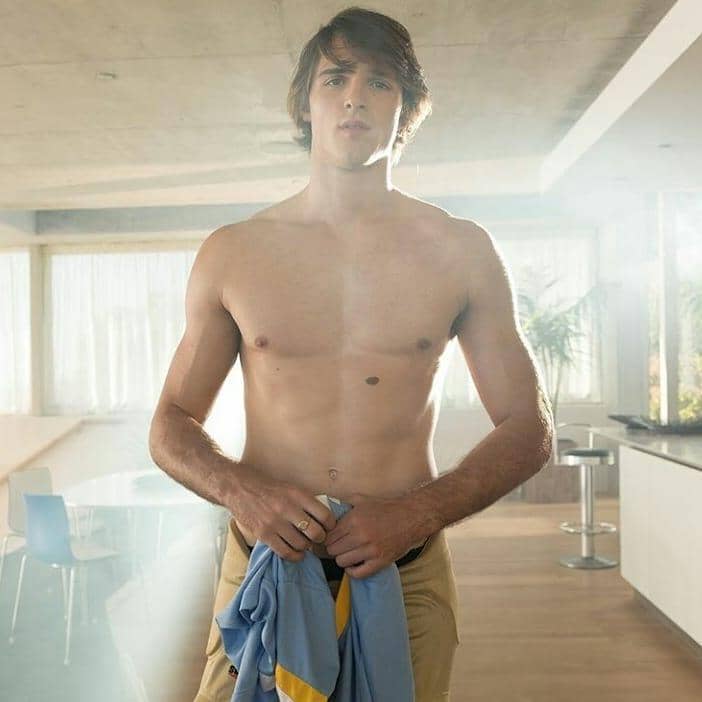 instagram.com/kissingboothofficial/