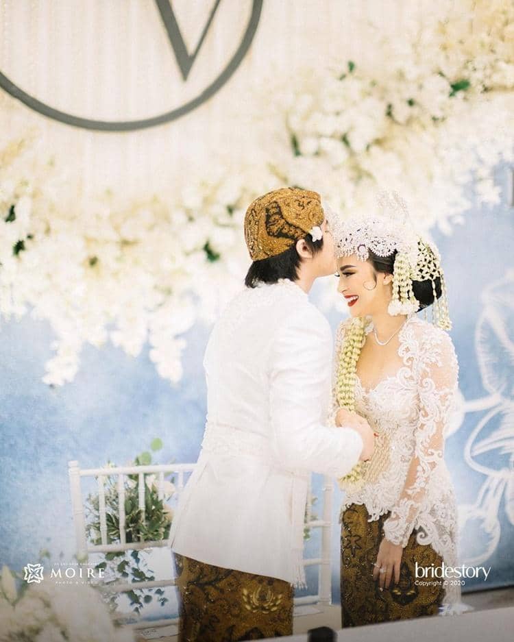 Instagram.com/thebridestory, moirephoto