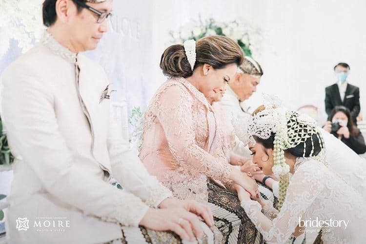 Instagram.com/thebridestory, moirephoto