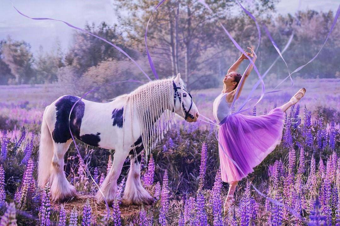Punya Gaya Khas, Fotografer ini Bidik Model Berdansa Keliling Dunia