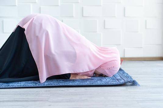Bacaan Sholat 5 Waktu dengan Doa, Niat, dan Tata Cara Lengkap
