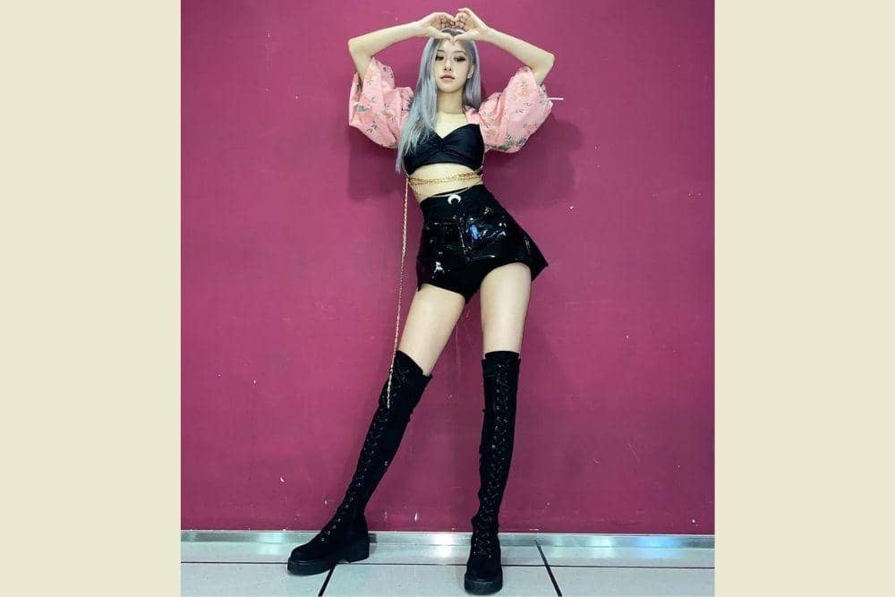 instagram.com/roses_are_rosie