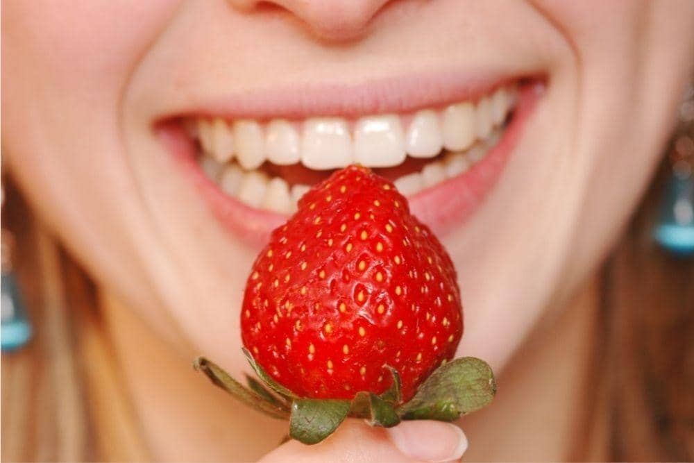 Cara memutihkan gigi kuning secara alami/korwhitening.com