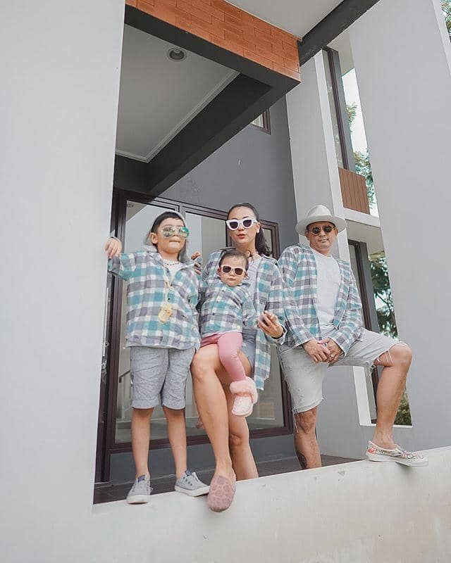 Instagram.com/@mrssharena