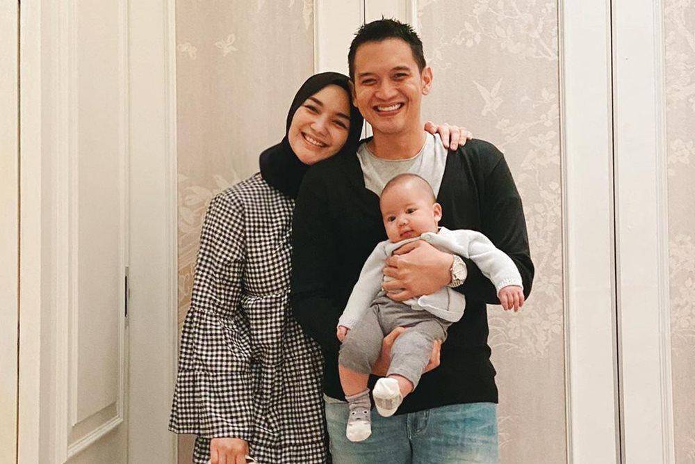 Setahun Menikah, Ini 11 Potret Manis Citra Kirana & Rezky Aditya