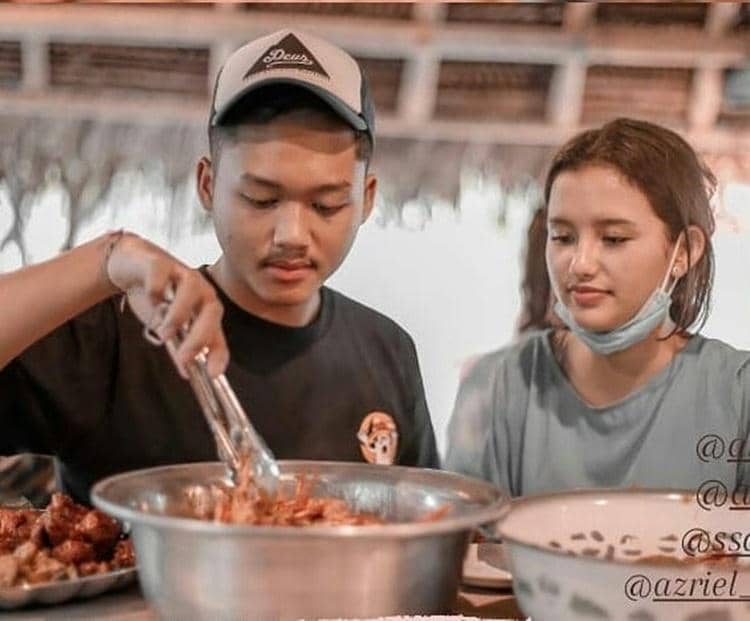 Instagram.com/sarahmenzel_azrielfans