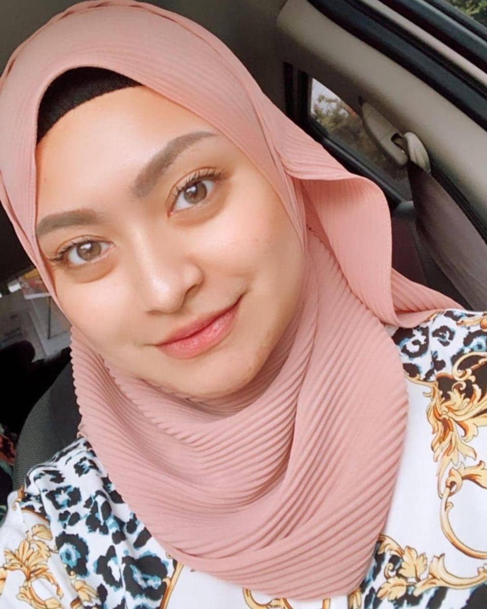 instagram.com/nathalieholscher/