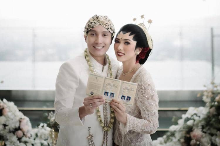 Instagram.com/isyanasarasvati