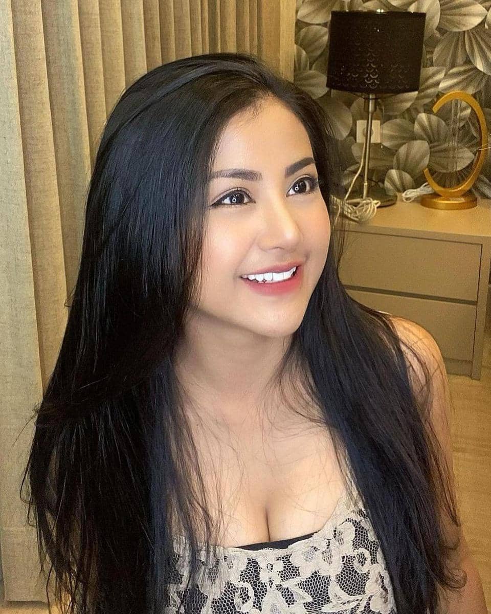 Instagram.com/taniaayusiregarofficial