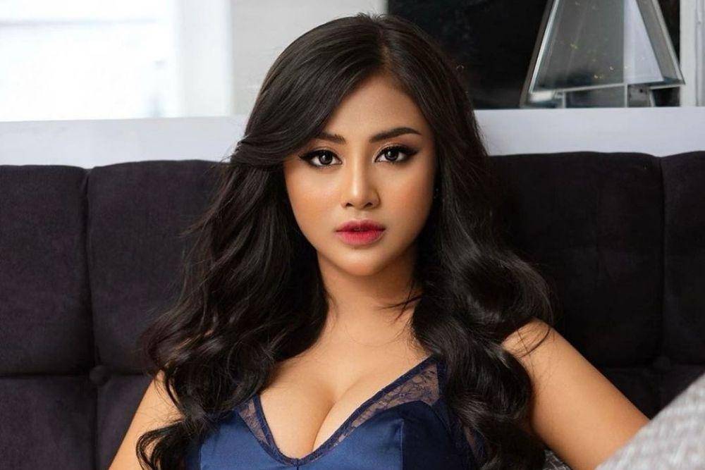 7 Potret Seksi Tania Ayu, Selebgram yang Terseret Prostitusi Online