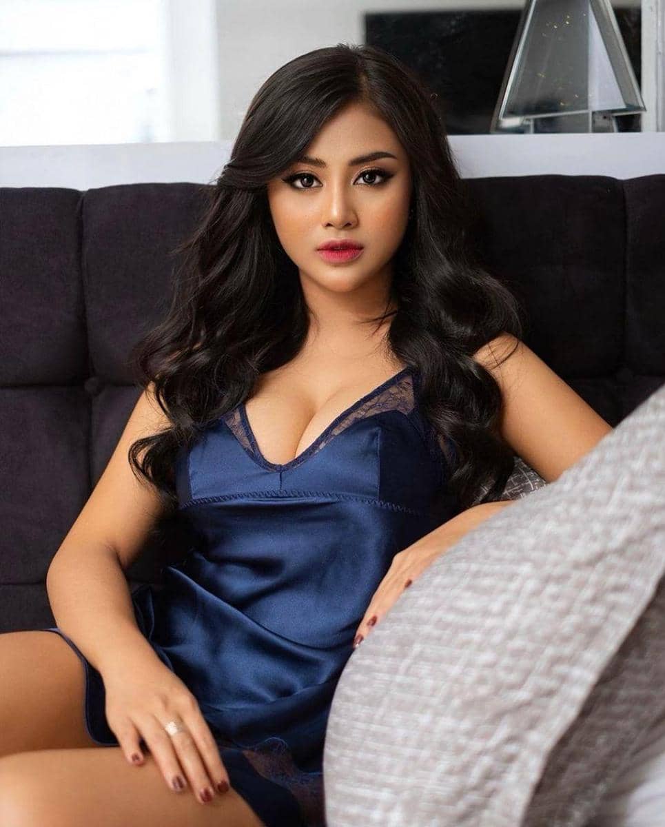 Instagram.com/taniaayusiregarofficial