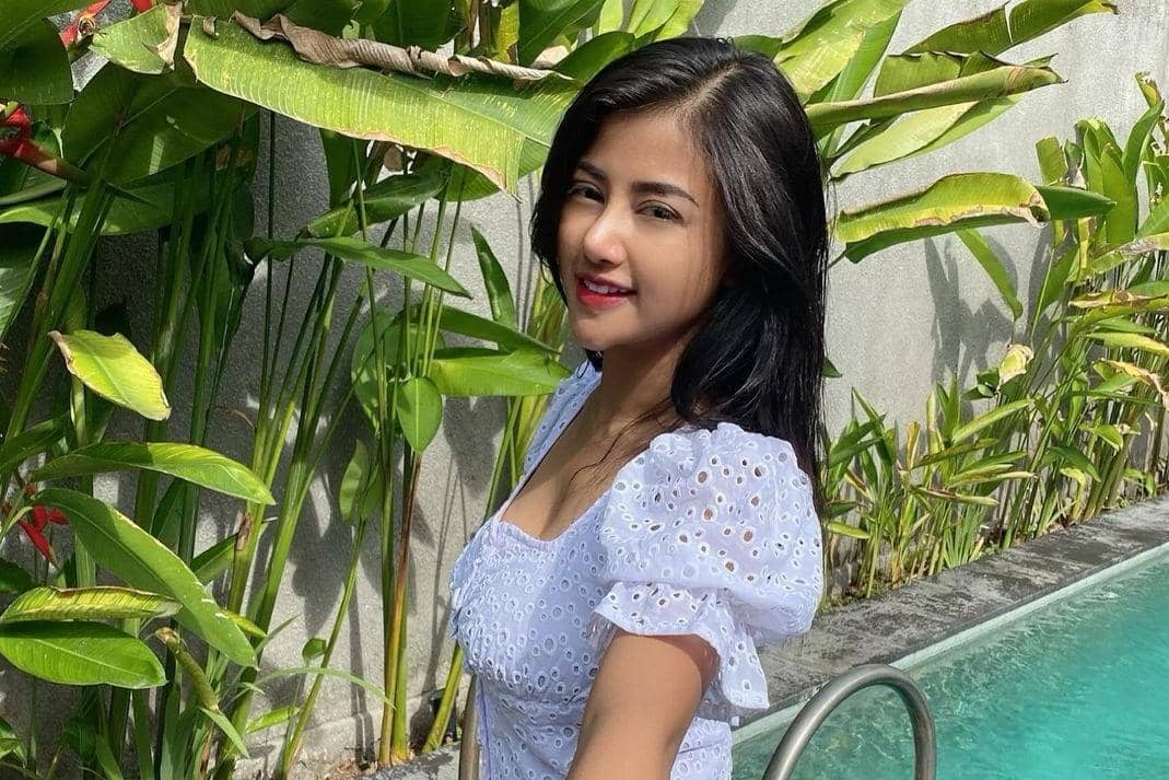 Instagram.com/taniaayusiregarofficial