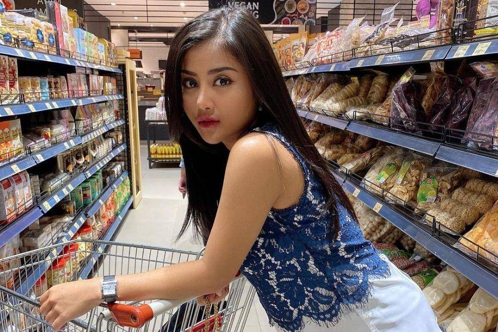 instagram.com/taniaayusiregarofficial