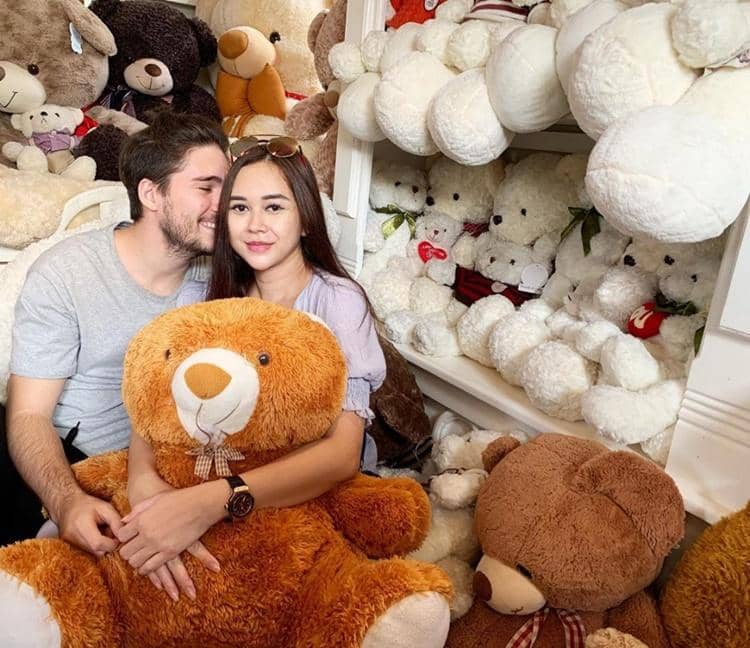 Instagram.com/aurakasih