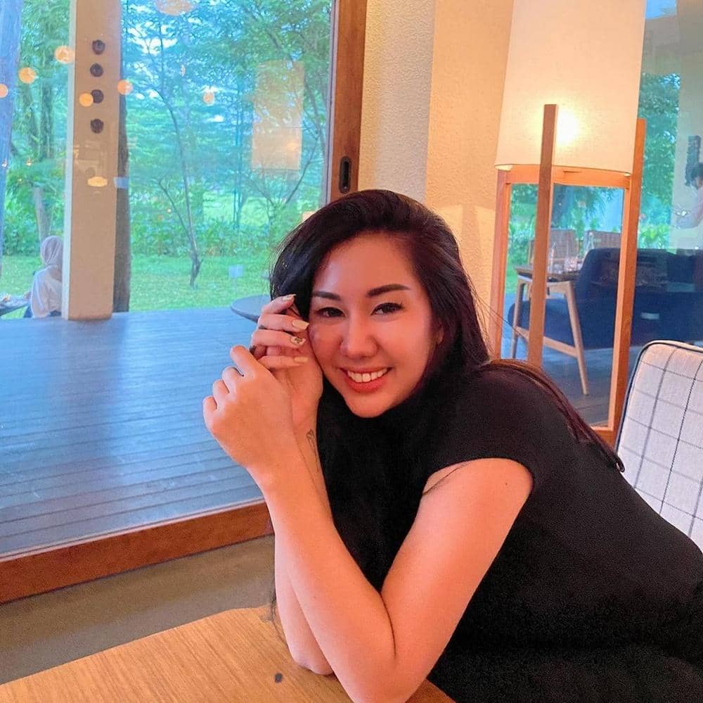 Instagram.com/chikakinsky19