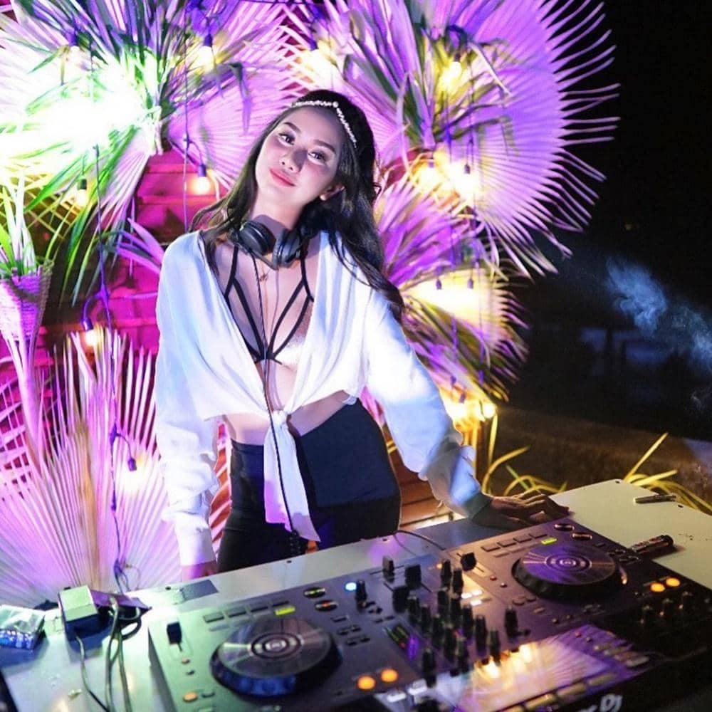 Instagram.com/chikakinsky19