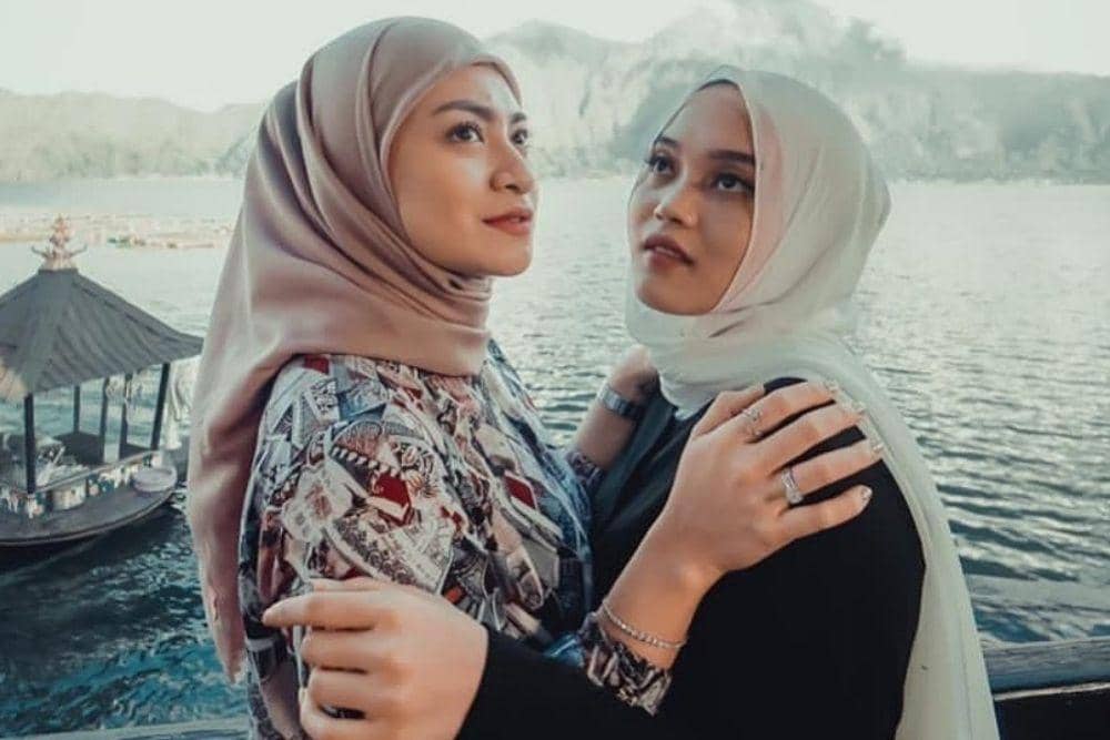 instagram.com/nathalieholscher