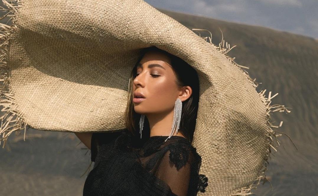 Potret Glamor Baby Bump Jennifer Bachdim yang Inspiratif