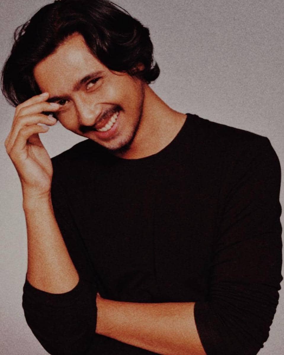 instagram.com/arya.saloka/