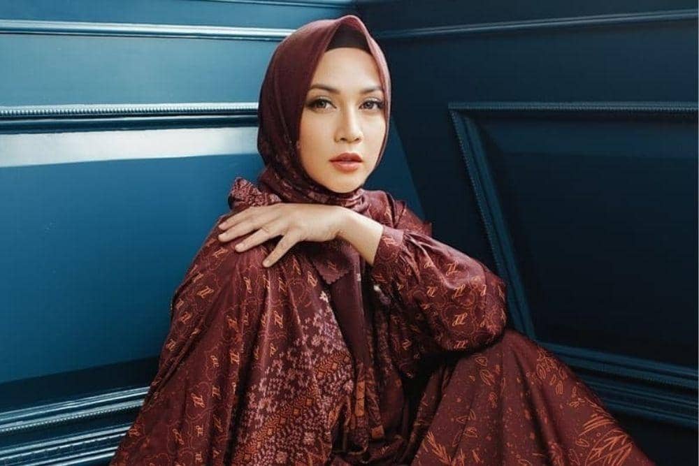 instagram.com/dinalorenza1975